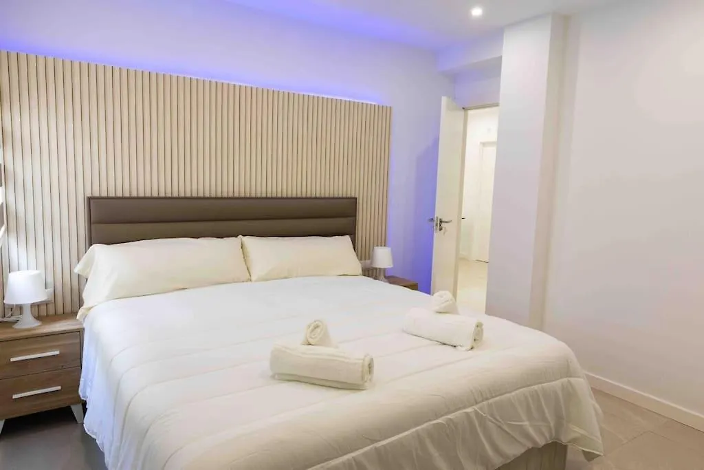 Modern 3-Bed Apartment In Heart Of Torremolinos Spanien